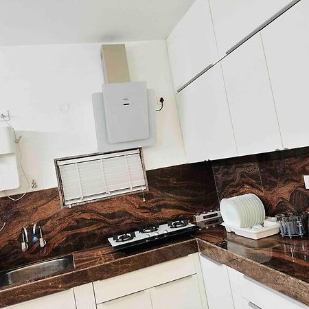 White House Sky View Theatre Villa In Gachibowli Экстерьер фото
