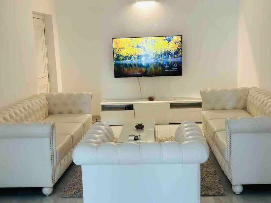White House Sky View Theatre Villa In Gachibowli Экстерьер фото