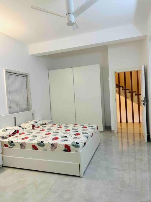 White House Sky View Theatre Villa In Gachibowli Экстерьер фото