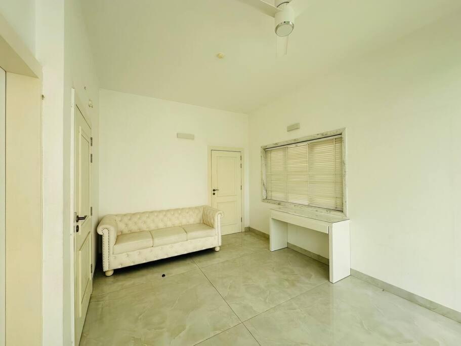 White House Sky View Theatre Villa In Gachibowli Экстерьер фото