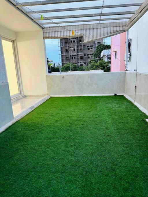 White House Sky View Theatre Villa In Gachibowli Экстерьер фото