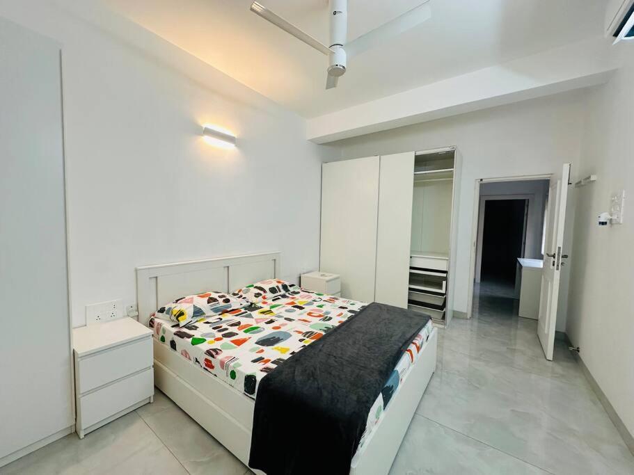 White House Sky View Theatre Villa In Gachibowli Экстерьер фото