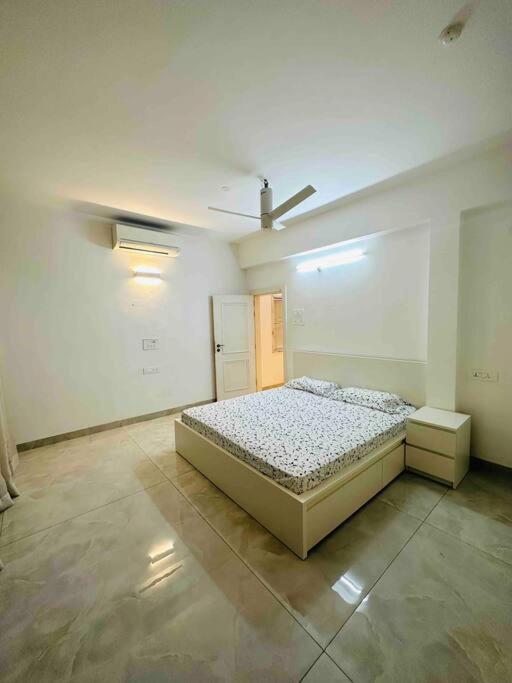 White House Sky View Theatre Villa In Gachibowli Экстерьер фото